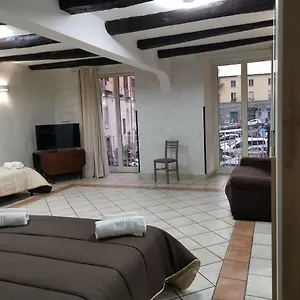Napoli Affittacamere Couette-café